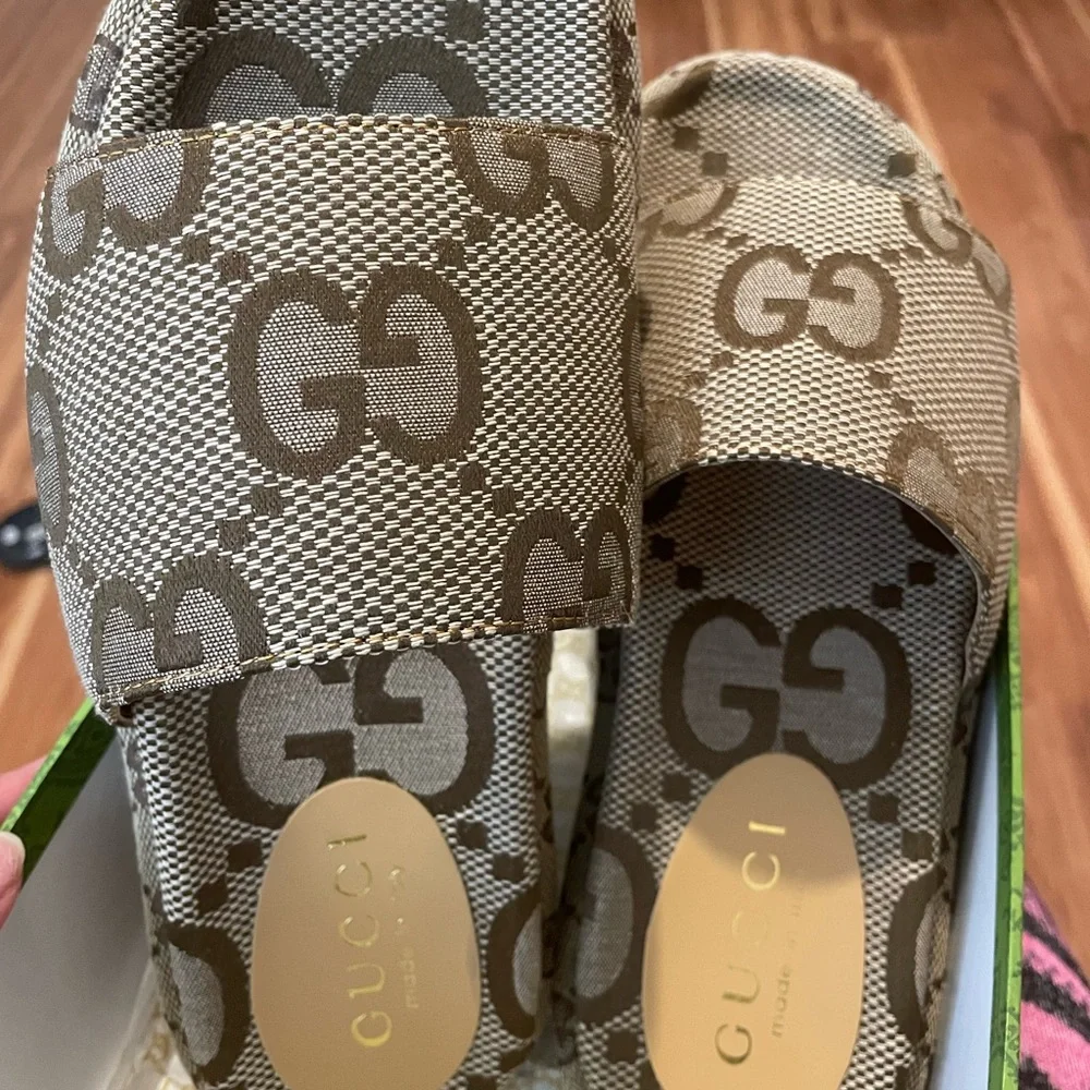 Sandals. - Picture 3 of 8